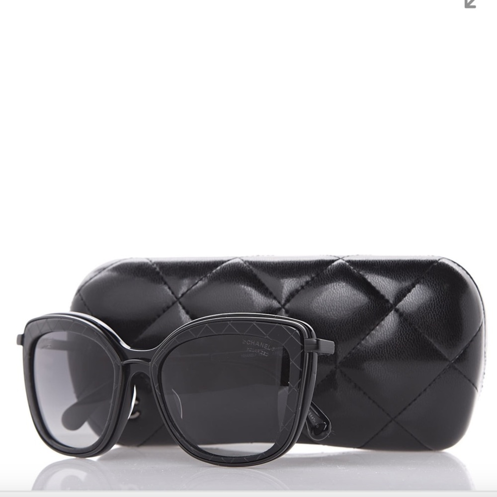CHANEL 😎 CH4238A Black Polarized Sunnies